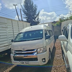 Toyota Hiace 9L local  Automatic