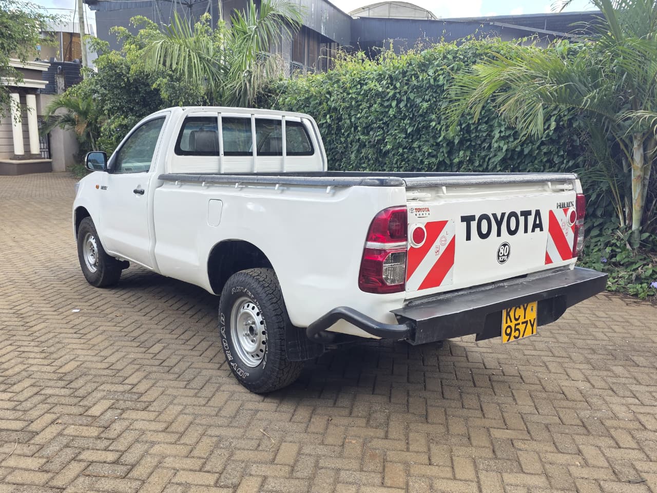 Toyota Hilux - Image 2