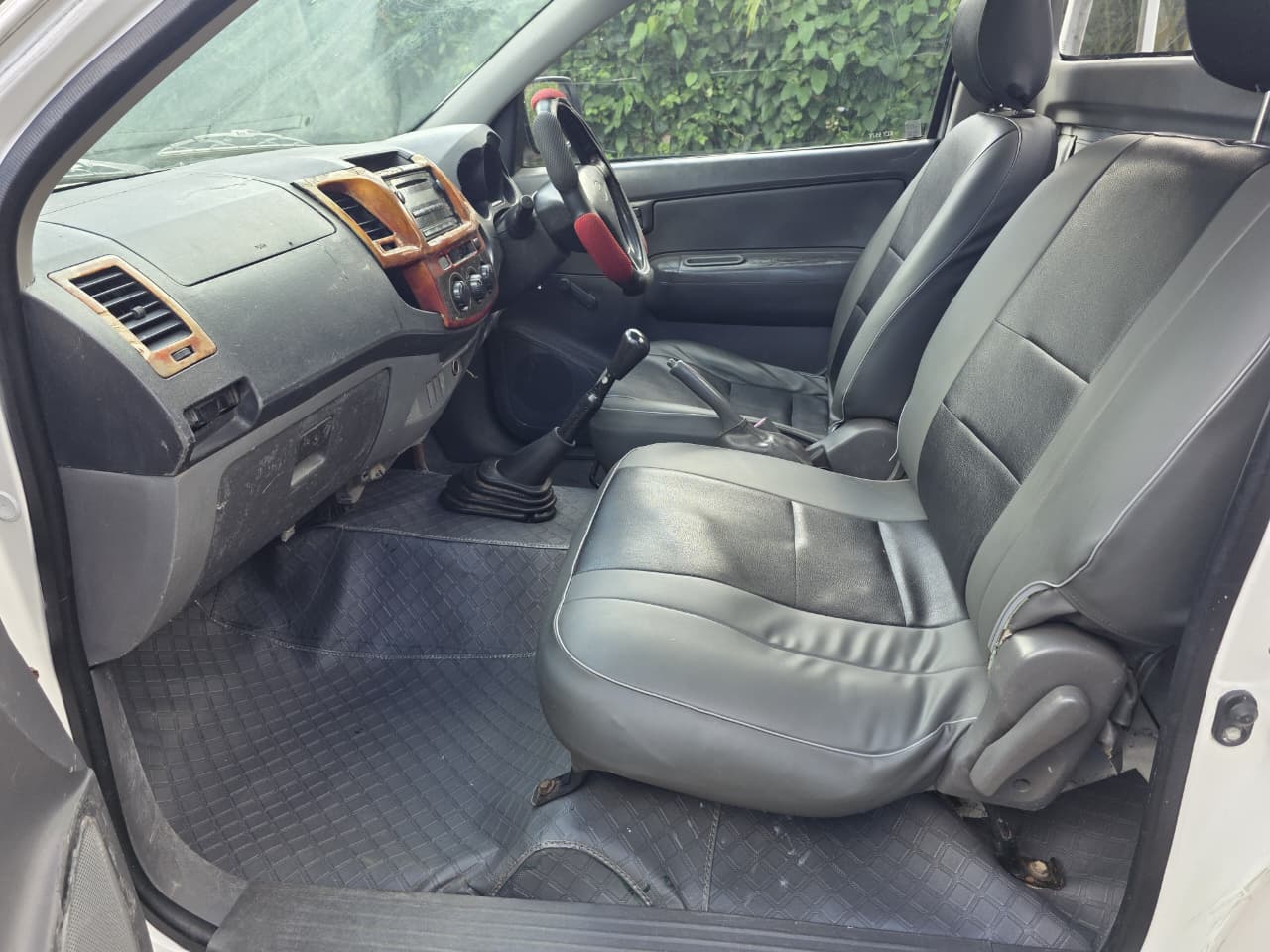 Toyota Hilux - Image 8