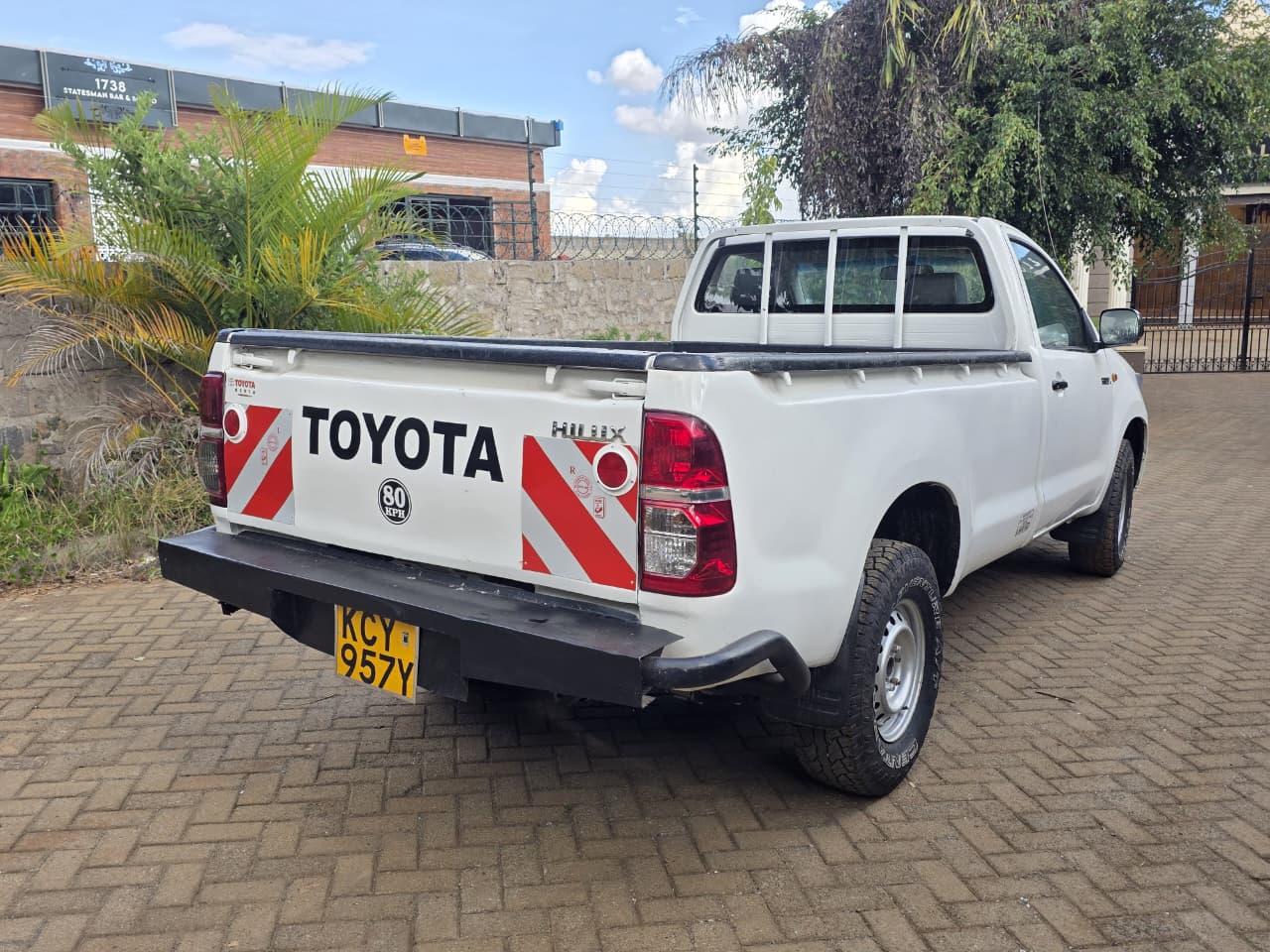 Toyota Hilux - Image 6