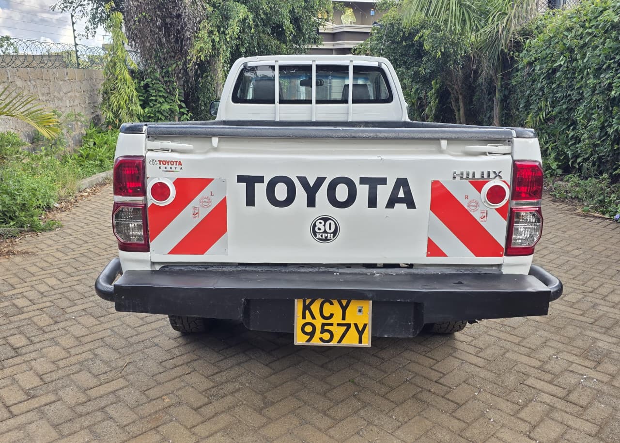 Toyota Hilux - Image 4