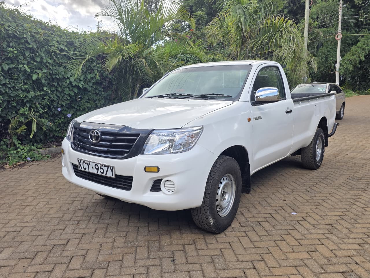 Toyota Hilux - Image 5