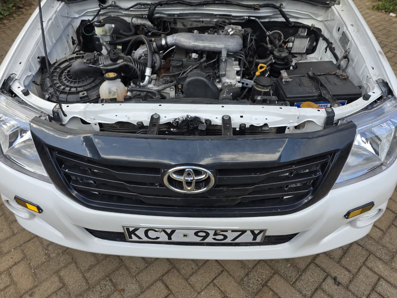 Toyota Hilux - Image 10